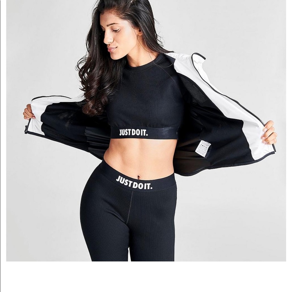 Women’s nike sportswear windrunner jacket